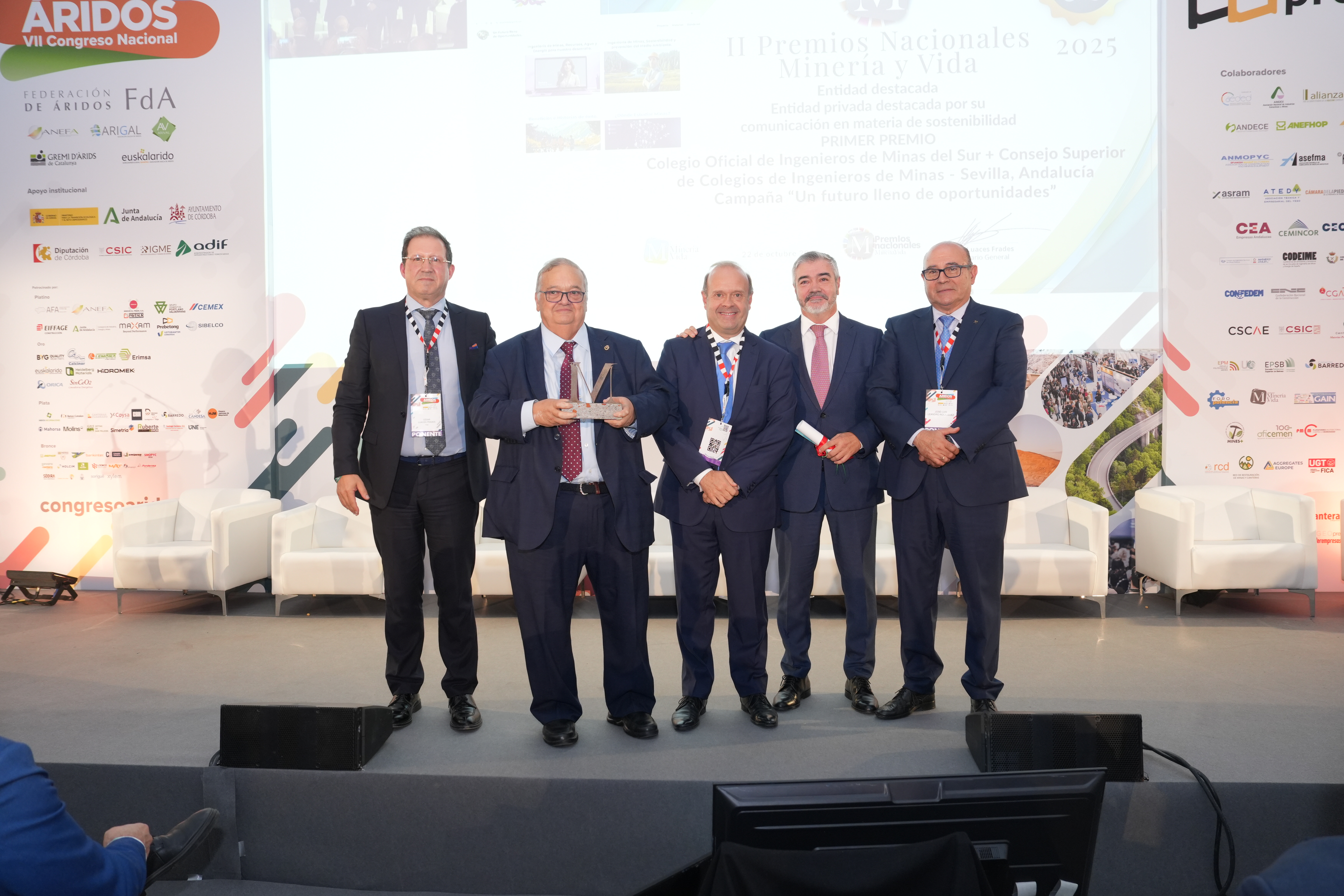 El Colegio de Ingenieros de Minas del Sur, premiado por su campaña ‘Un futuro lleno de oportunidades’ en el VII Congreso Nacional de Áridos